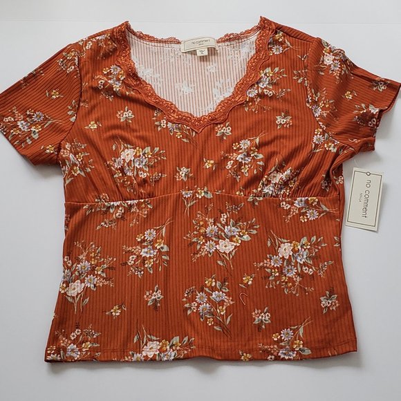 NO COMMENT Floral Lace Neck Top - Picture 4 of 6
